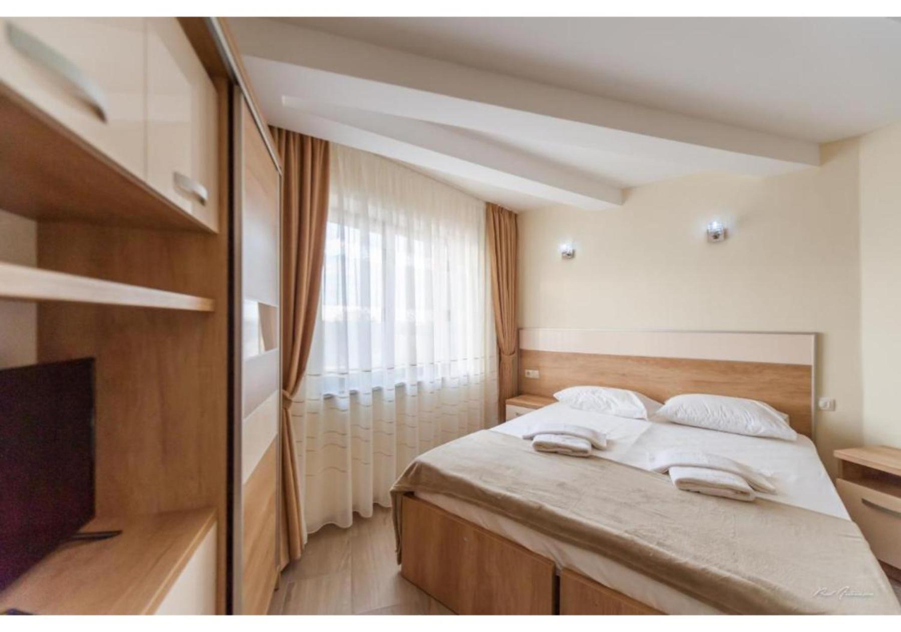 פיטסטי Luxury Apartment מראה חיצוני תמונה