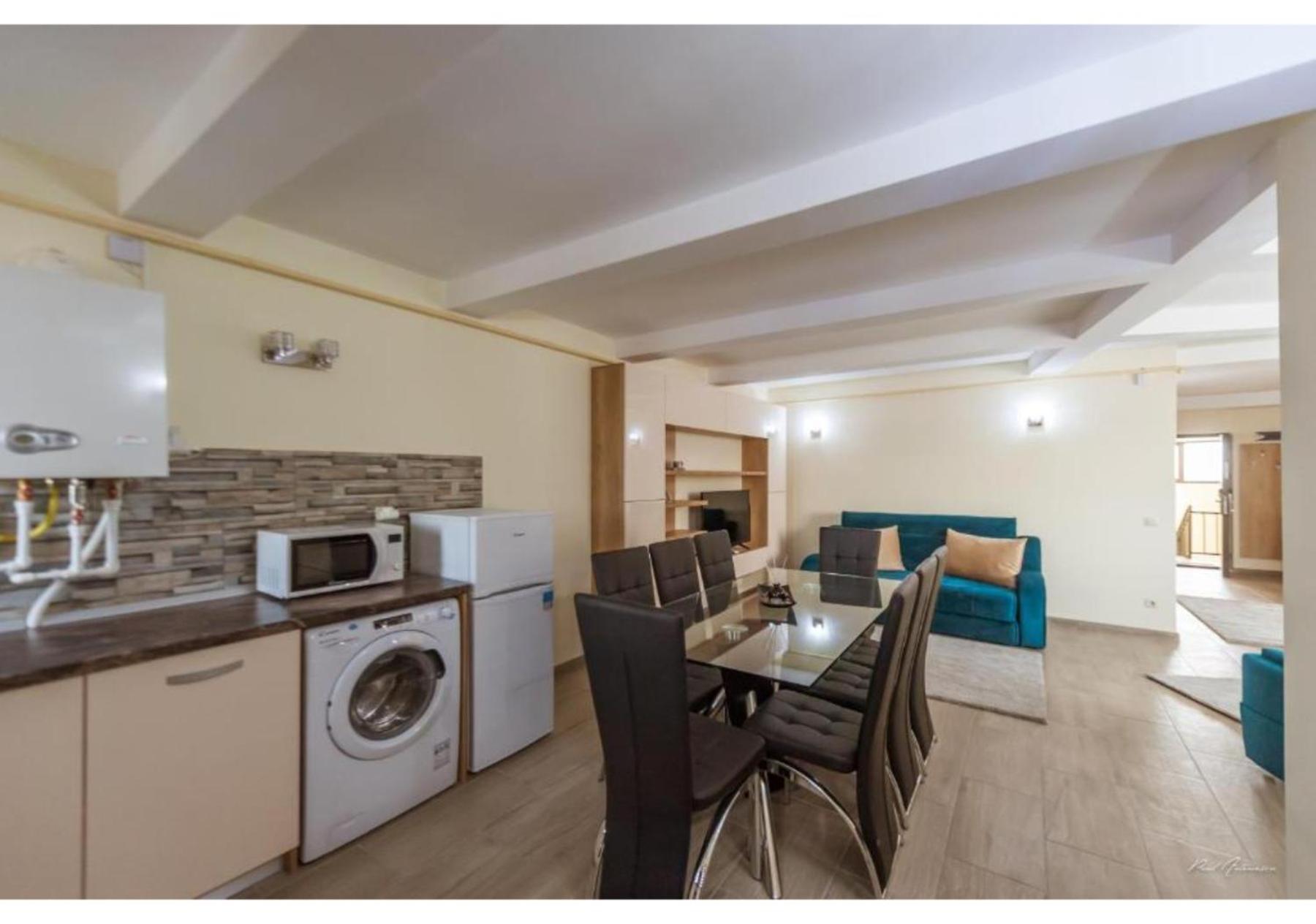 פיטסטי Luxury Apartment מראה חיצוני תמונה