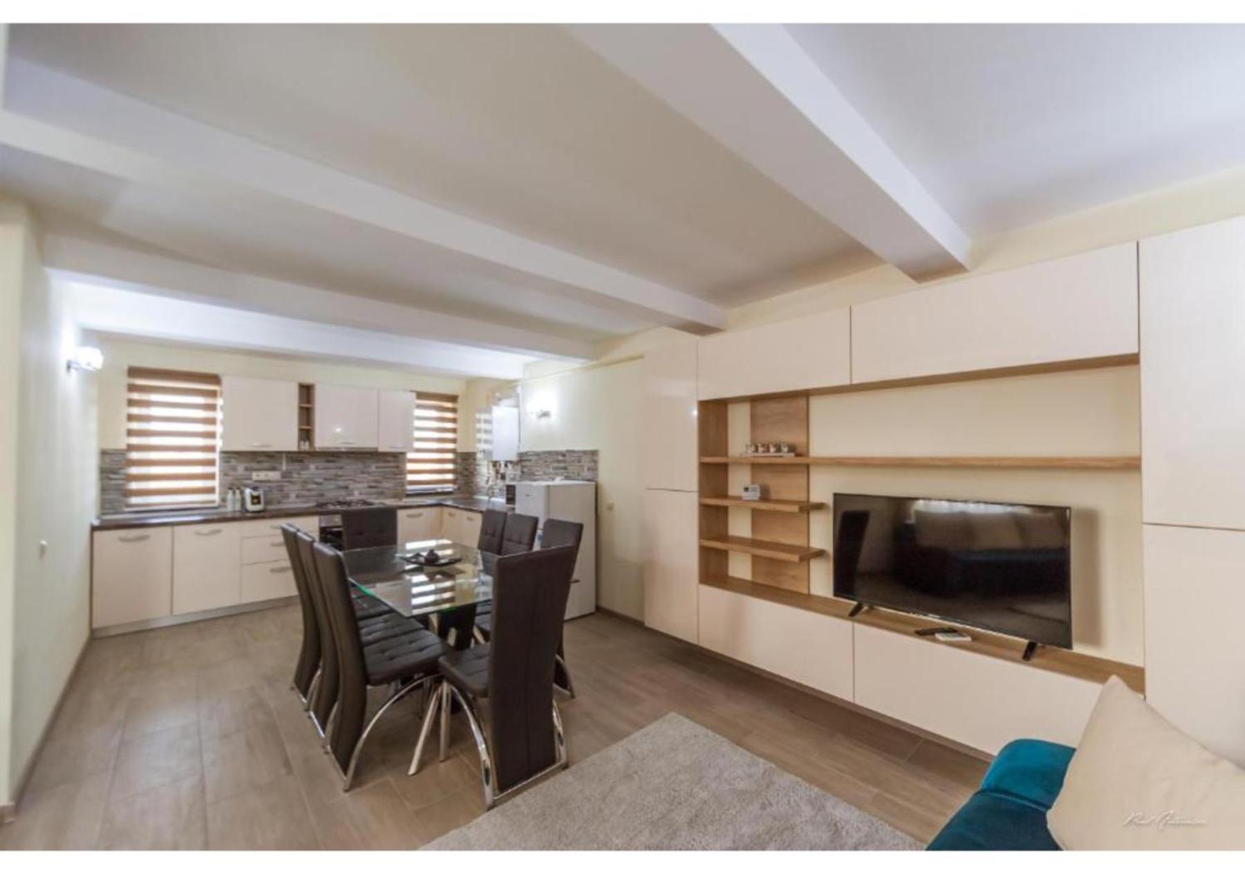 פיטסטי Luxury Apartment מראה חיצוני תמונה
